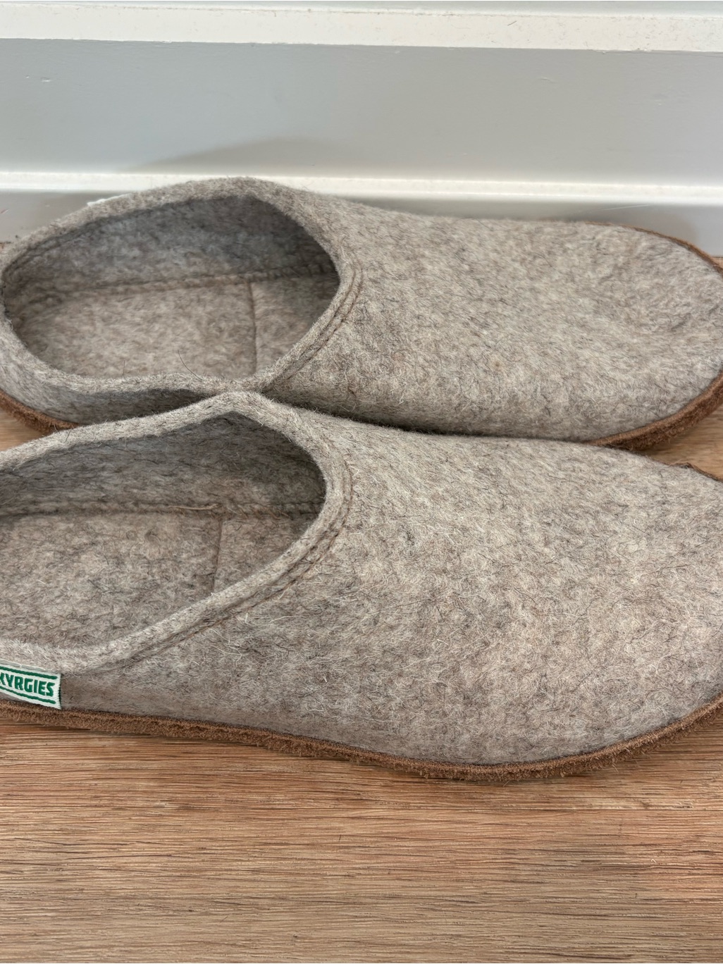 Kyrgies Oatmeal Wool Suede Indoor Slides Slippers Eu 44 Cozy Comfy Fall Natural — image 3 of 8